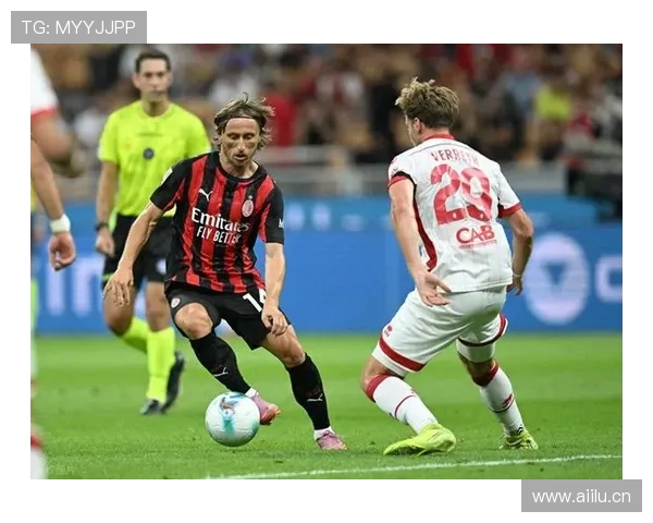 AC米兰边路主导进攻，中路层次是否制约战术多样性？