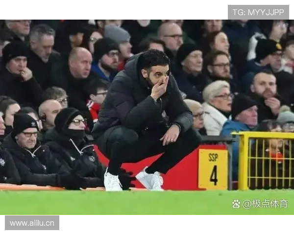 曼联进攻组织混乱问题逐步反映,球队赛季表现稳定性承压 曼联进攻组织混乱问题逐步反映,球队赛季表现稳定性承压